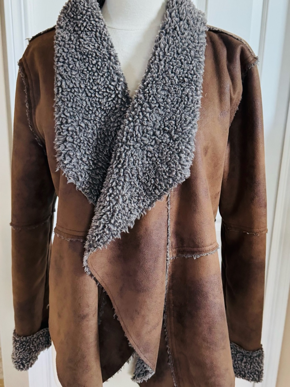 Sweater Subcategory Identification - Picture 2 of 6